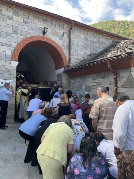 Η Ύψωση του Τιμίου Σταυρού στην Ιερά Μονή Εικοσιφοινίσσης